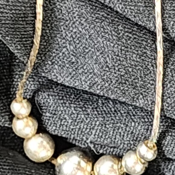 Seven Graduated Sterling Silver Round Ball Spheres on a Silver 17.5" Cobra Chain - Picture 15 of 16